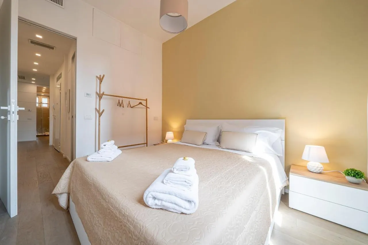 Apartment Piazza Maggiore-Luxury Apartment-Elegant Terrace Bologna Italy